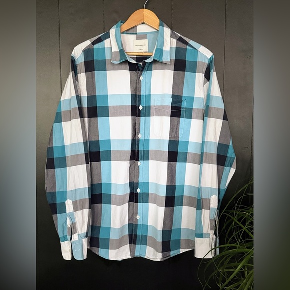 American Eagle Blue and White Plaid Men’s Button up - Picture 2 of 5